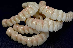 Aktueller Firmenfall über Fälle. Yang Xiaonas Werke.