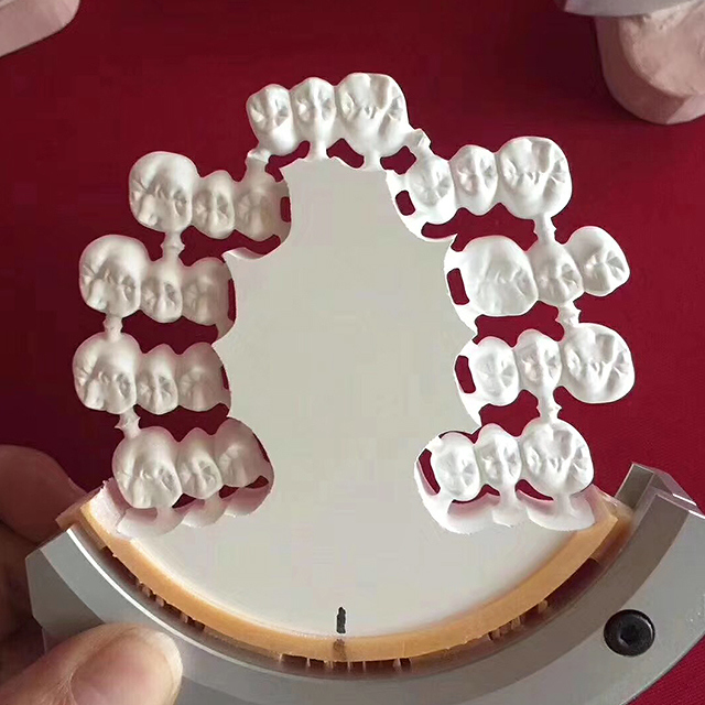 CAD CAM Dental Equipment und 5-Achsen-Dentalfräsmaschine für Snapon Smile