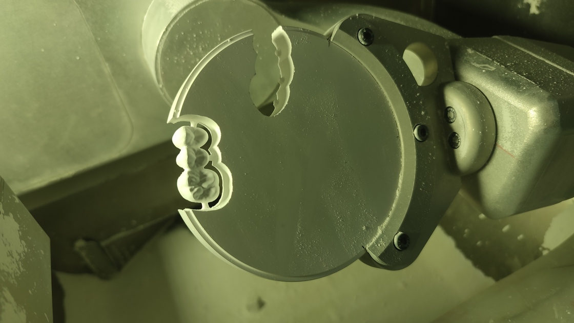 Fabrik-Niedrigster Preis CAD CAM 5-Achsen-Trockenfräsmaschine Dentalfräsmaschine Chairside Fräsen für Zirkonoxid, PMMA, WAX